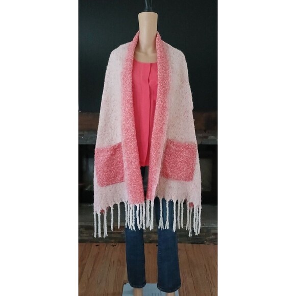 Madison 88 Women's Very Long Winter Scarf Wrap with Fringes & 2 Front Pockets - Picture 3 of 8